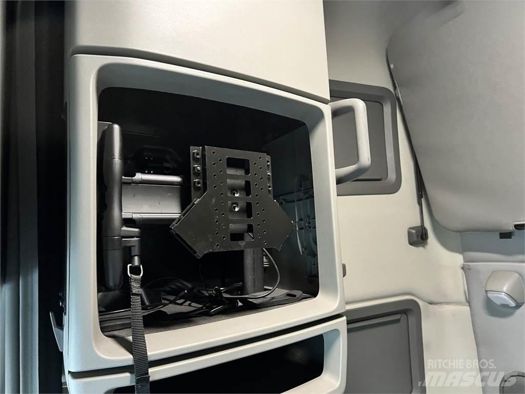 Volvo VNL64T760 Tractor Units