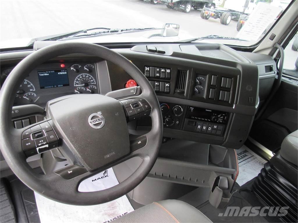 Volvo VNL64T760 Tractor Units