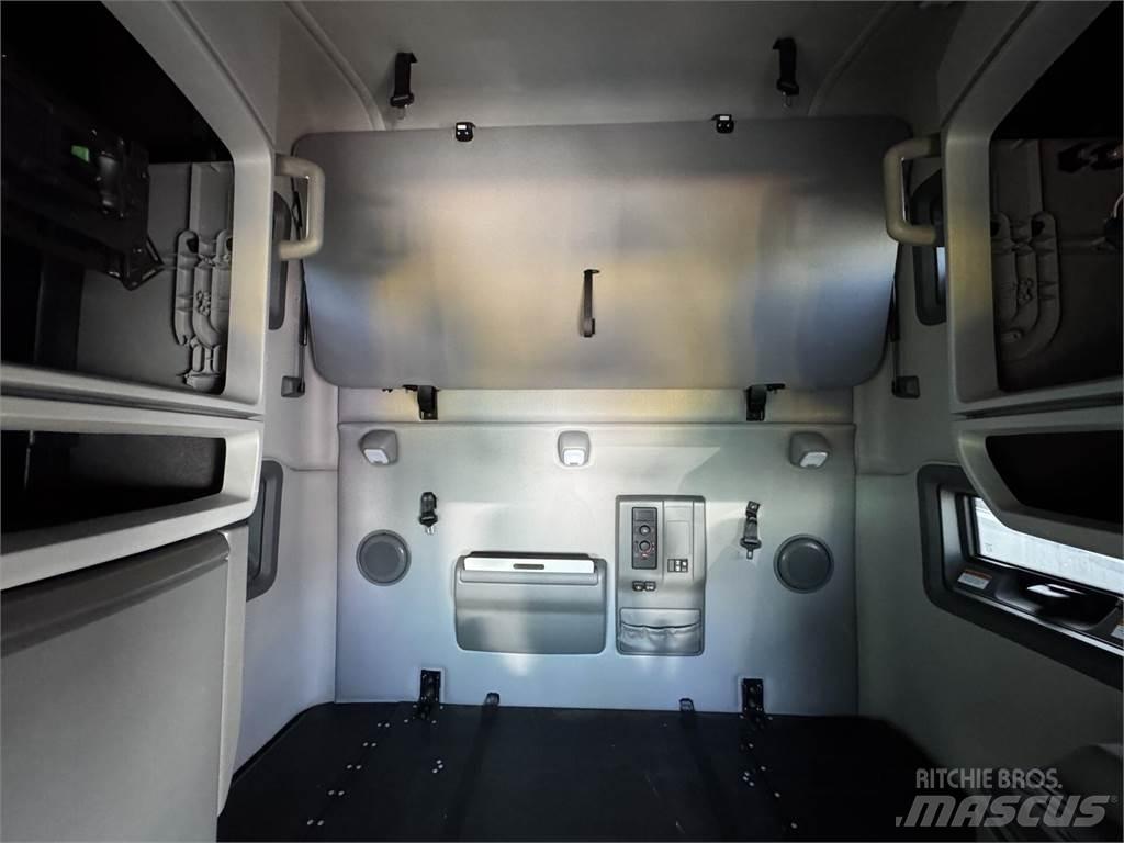 Volvo VNL64T760 Tractor Units