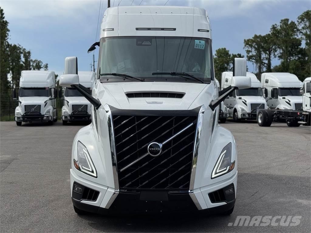 Volvo VNL64T840 Tractor Units