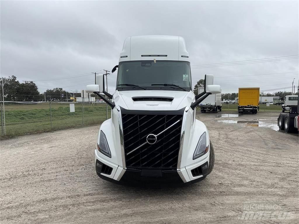 Volvo VNL64T860 Tractor Units