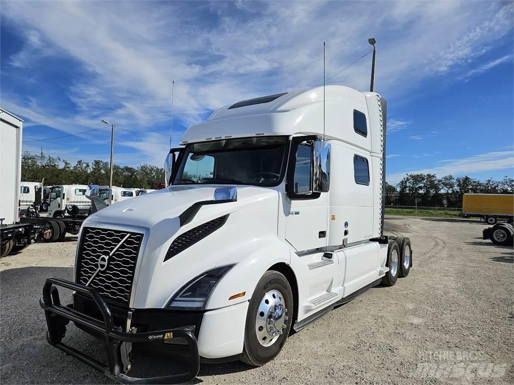 Volvo VNL64T860 Tractor Units