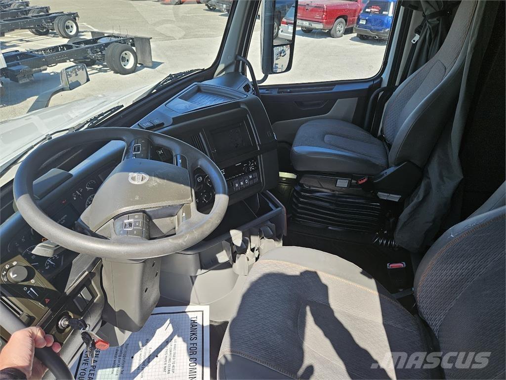 Volvo VNL64T860 Tractor Units