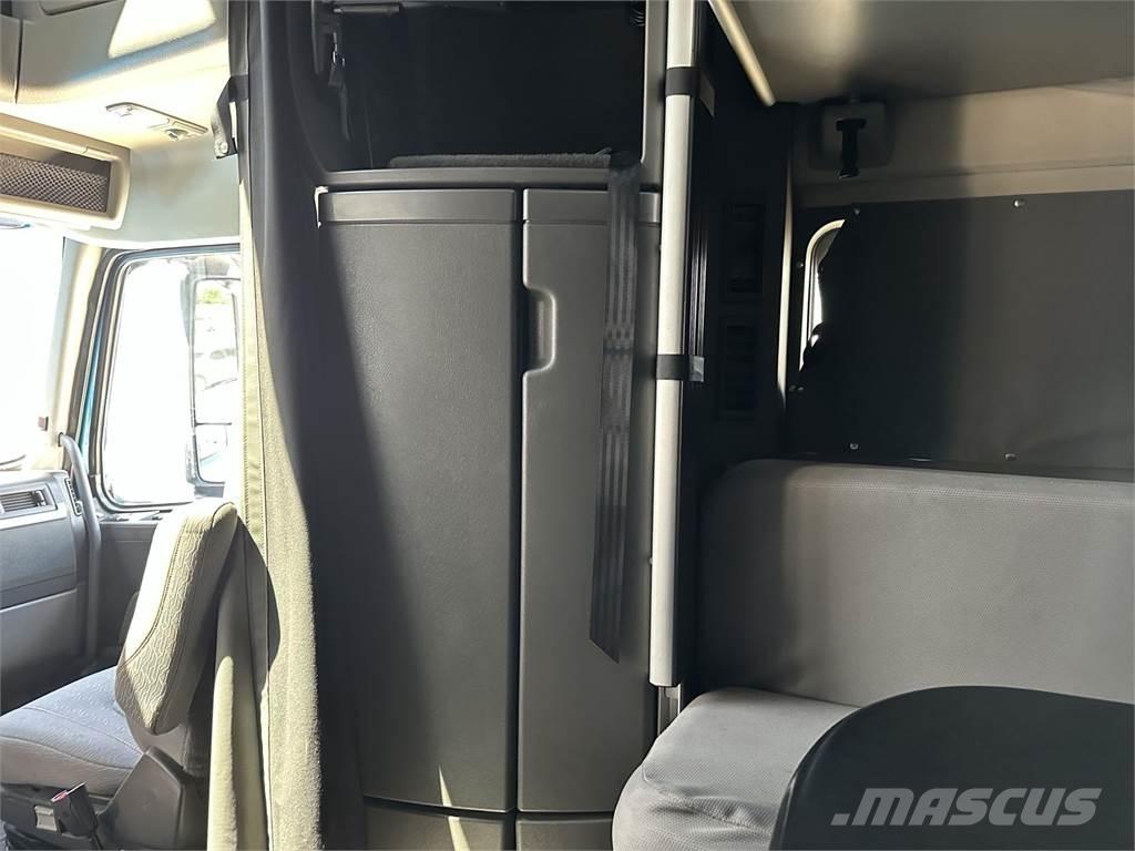 Volvo VNL64T860 Tractor Units