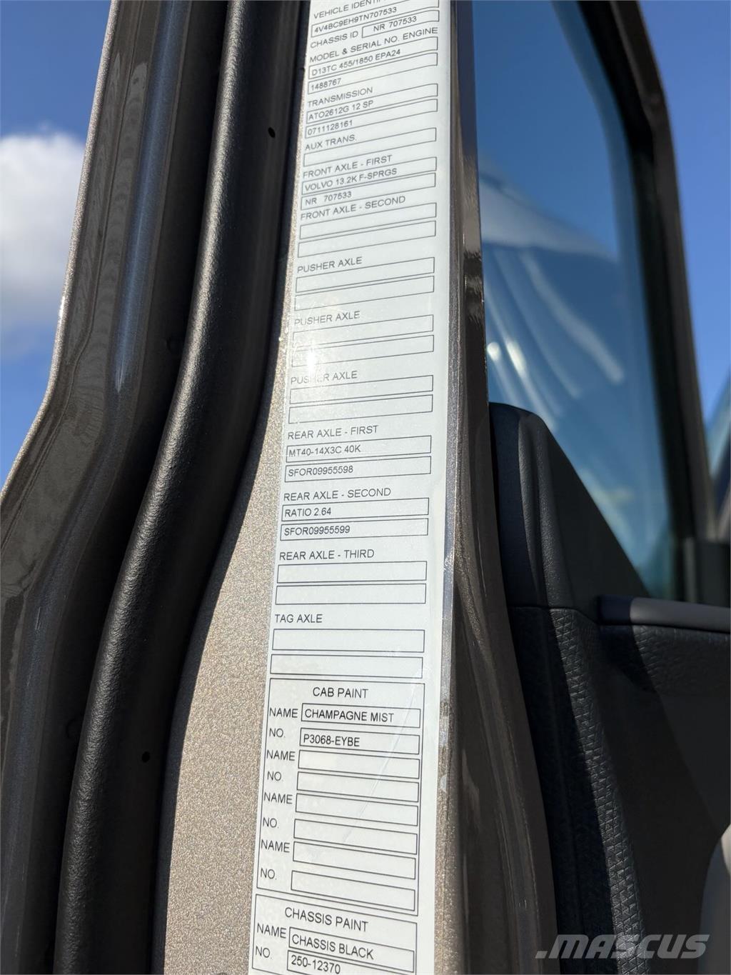 Volvo VNL64T860 Tractor Units