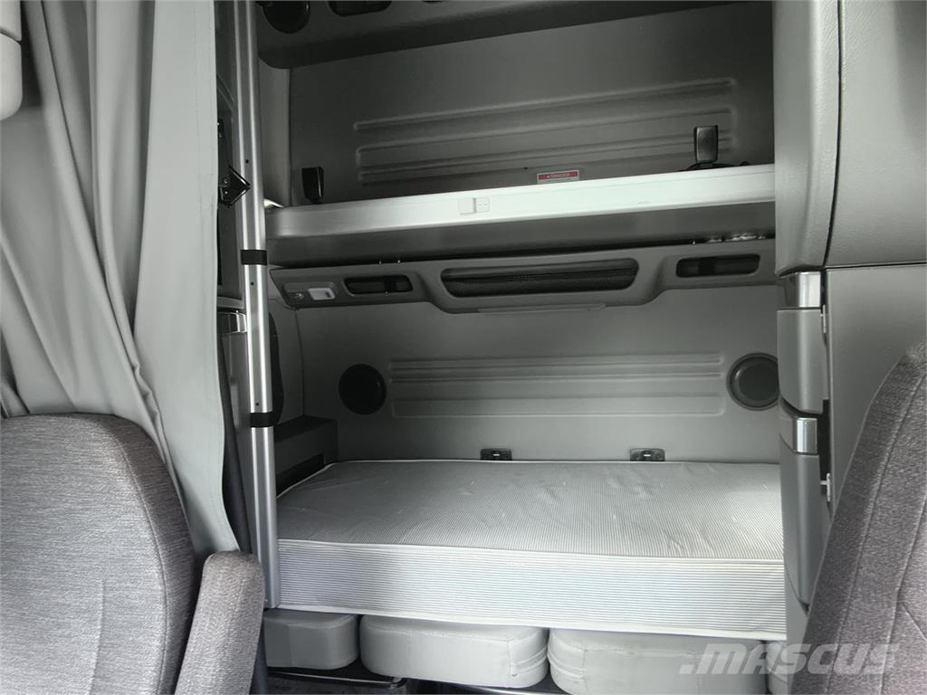 Volvo VNL64T860 Tractor Units