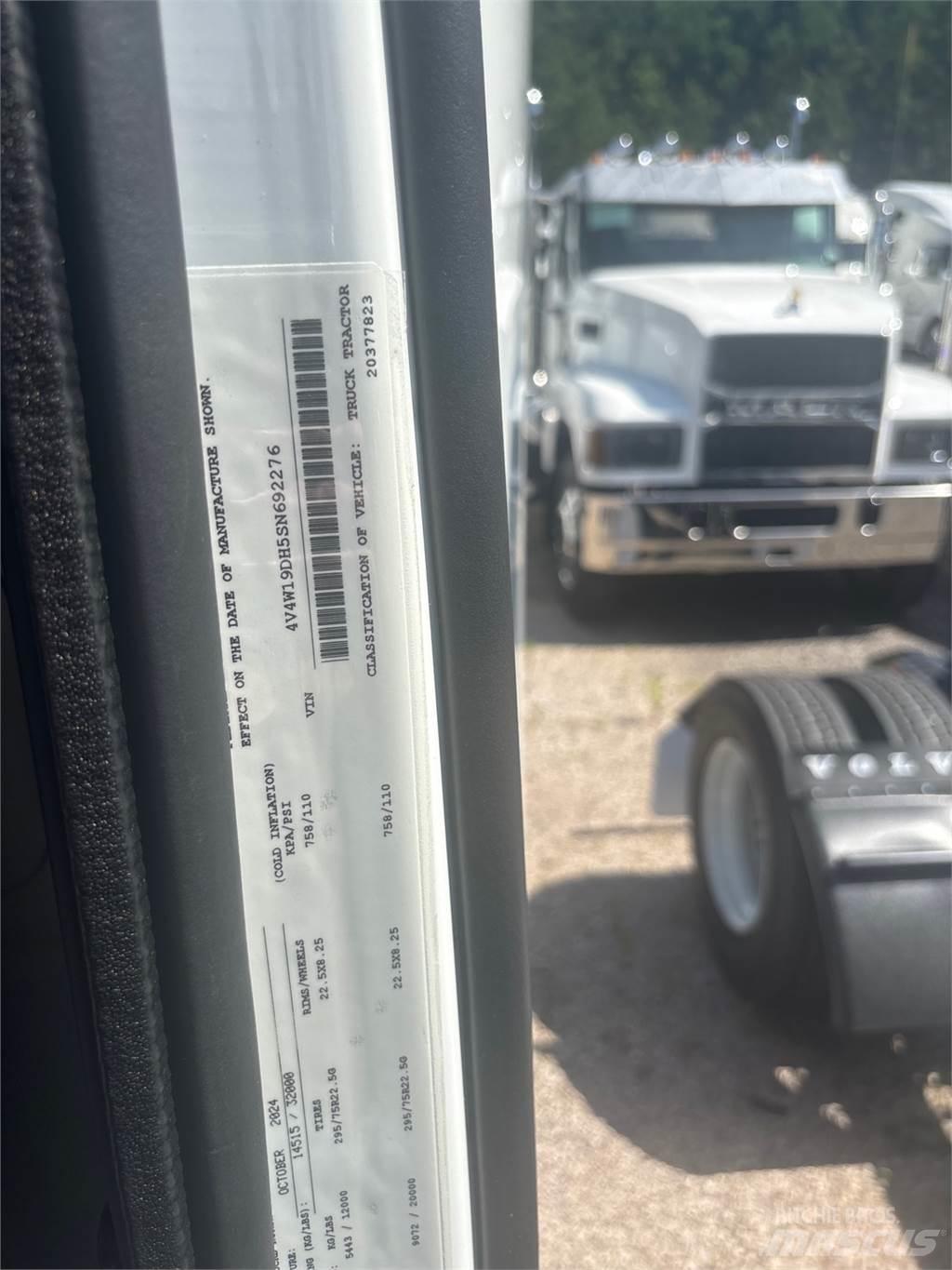 Volvo VNR42T300 Tractor Units