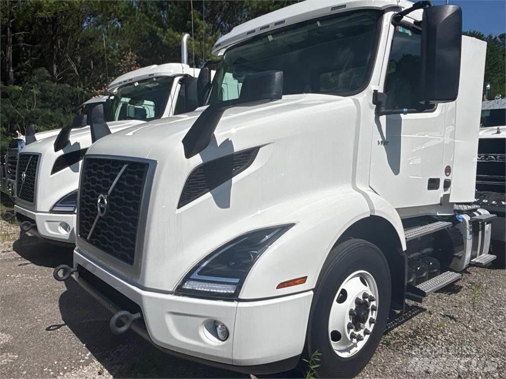 Volvo VNR42T300 Tractor Units