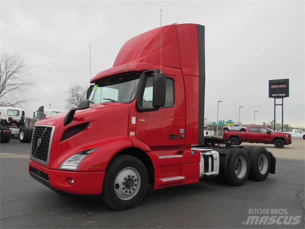 Volvo VNR64T300 Tractor Units