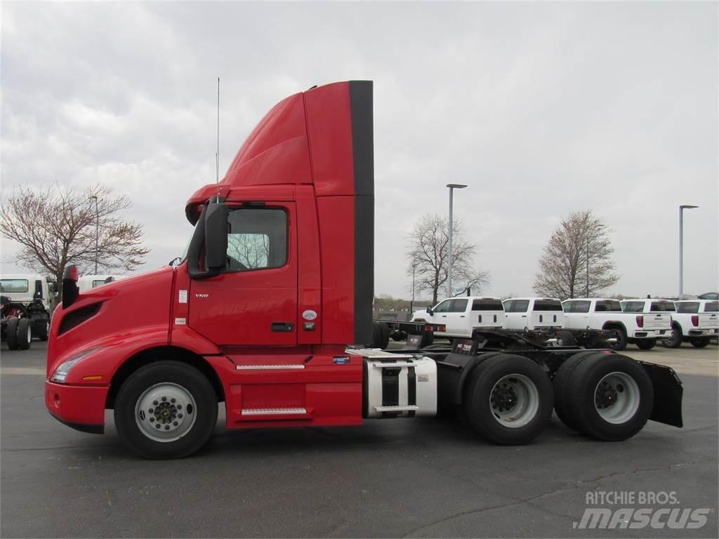 Volvo VNR64T300 Tractor Units