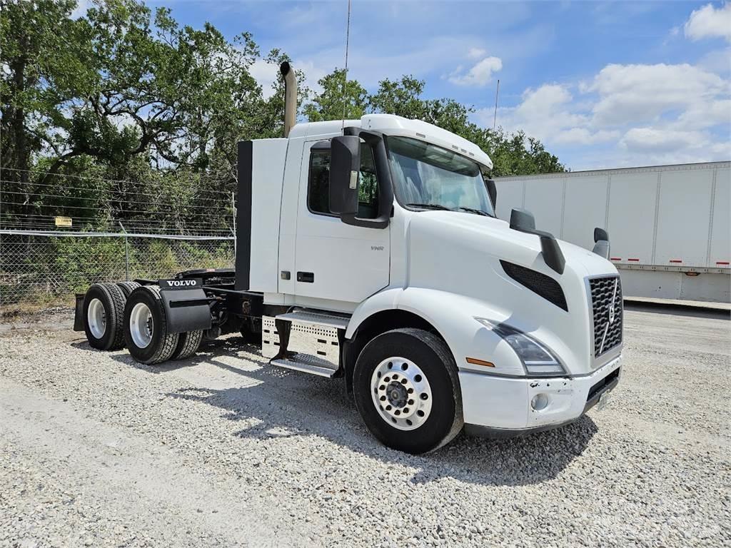 Volvo VNR64T300 Tractor Units