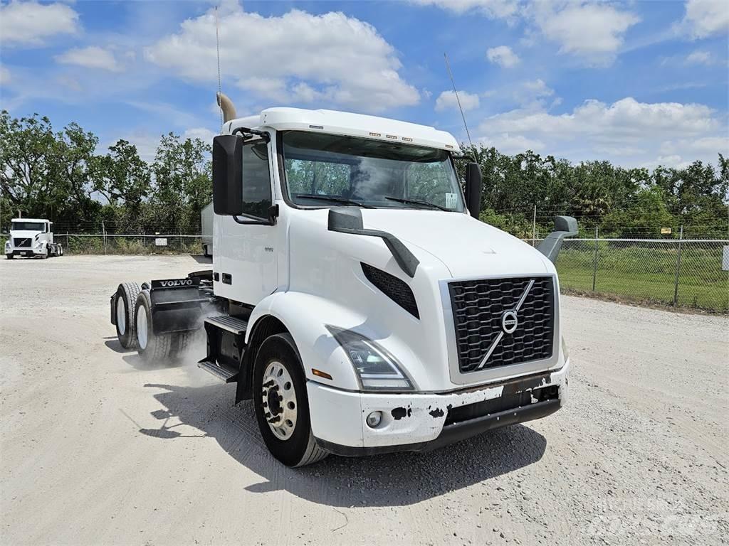 Volvo VNR64T300 Tractor Units