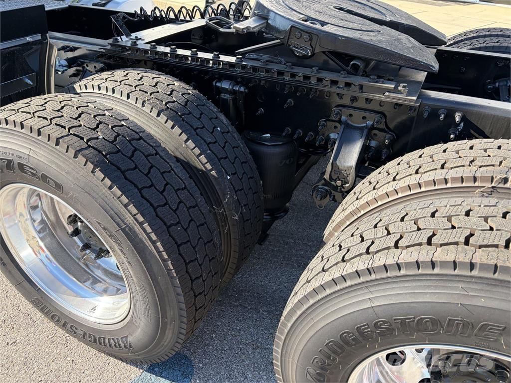 Volvo VNR64T300 Tractor Units