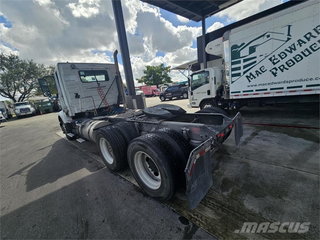 Volvo VNR64T300 Tractor Units