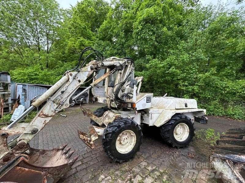 Mecalac 8CXI Wheeled excavators