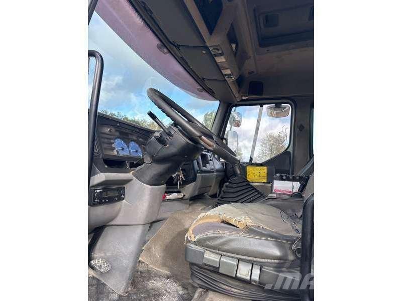 Renault 6X4 Hook lift trucks