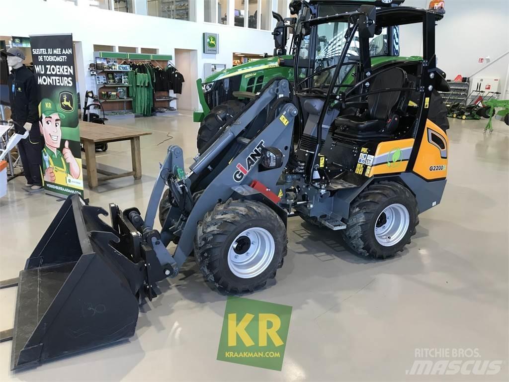 GiANT G2200E Front loaders and diggers