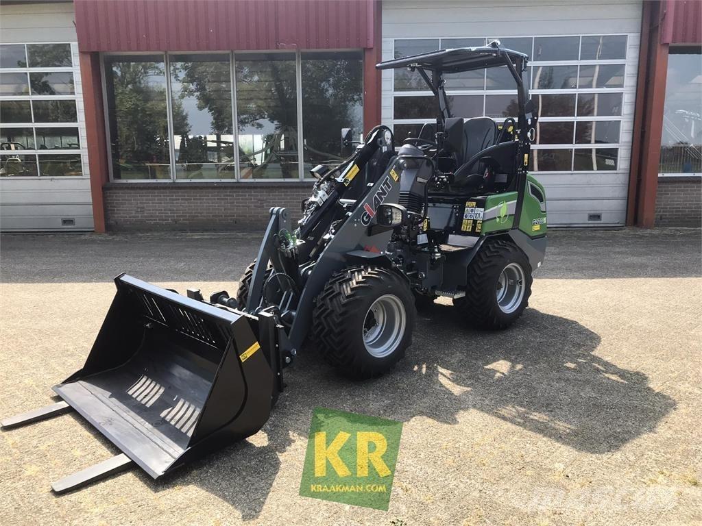 GiANT G2200E Front loaders and diggers