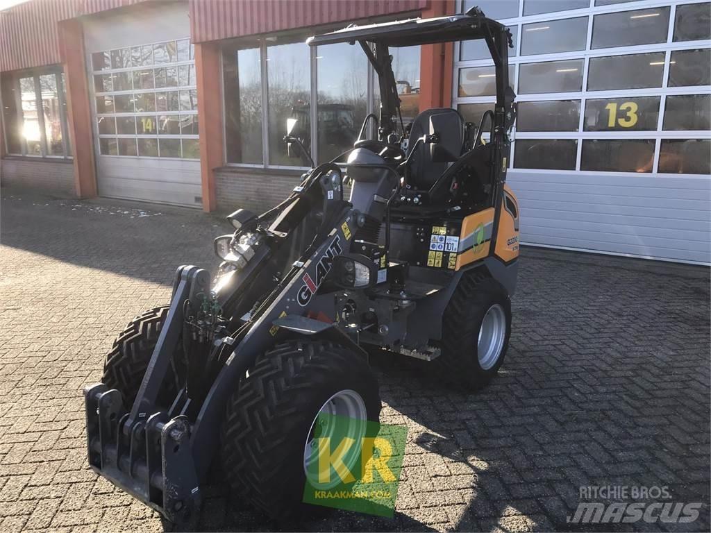 GiANT G2200E Front loaders and diggers