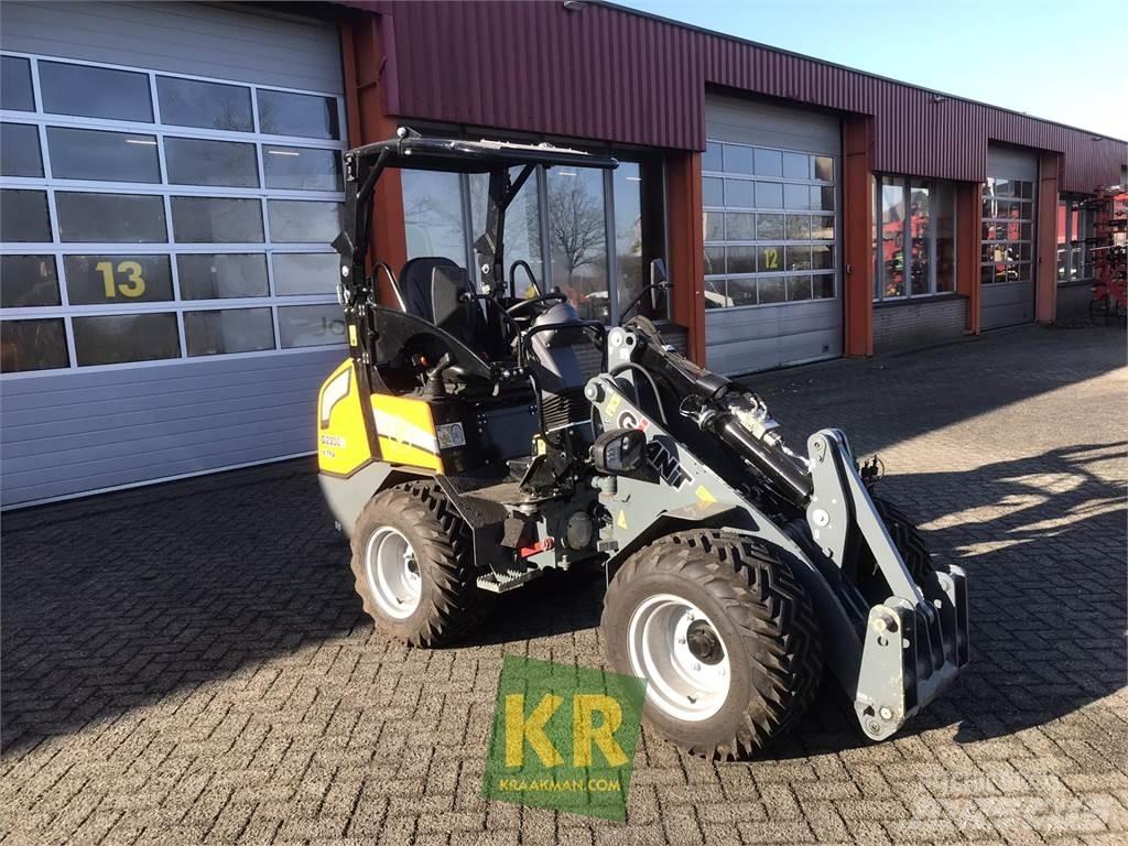 GiANT G2200E Front loaders and diggers