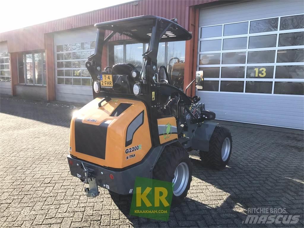 GiANT G2200E Front loaders and diggers