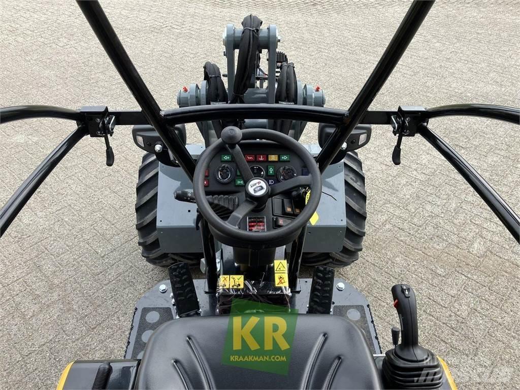 GiANT G2300 Front loaders and diggers