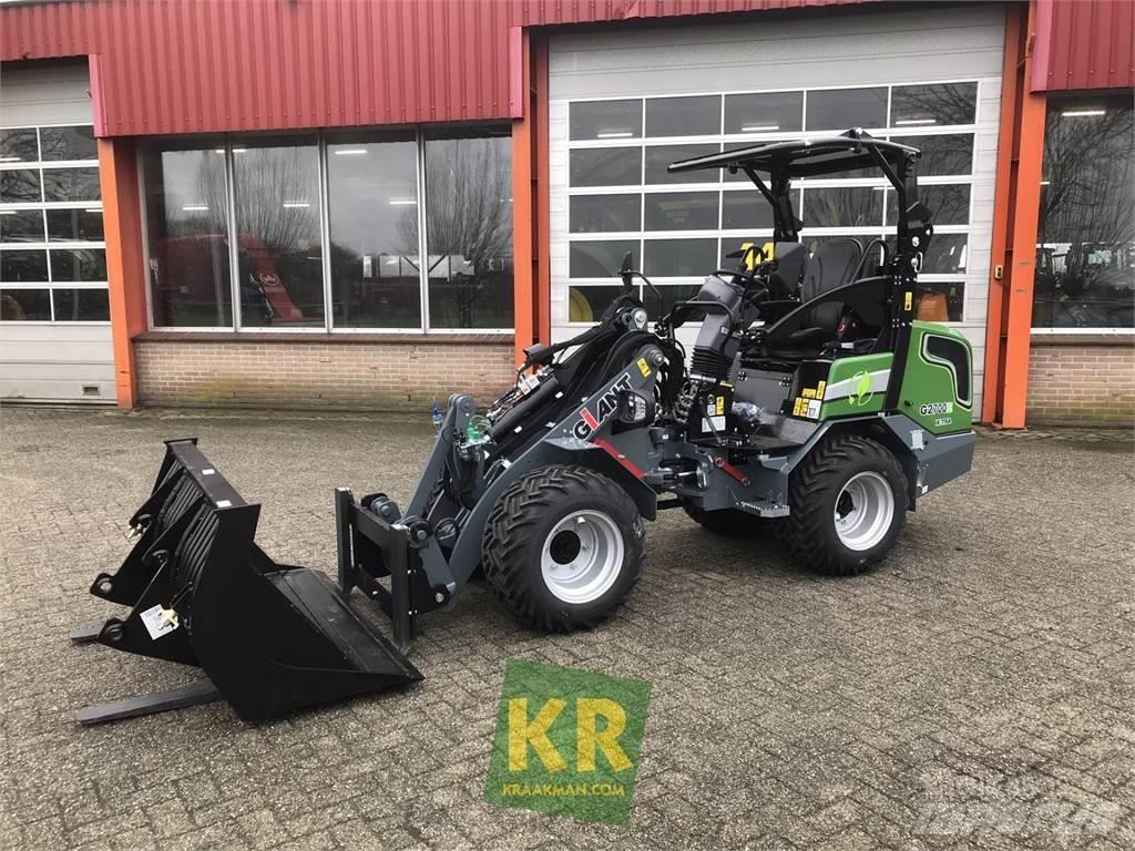 GiANT G2700E Front loaders and diggers