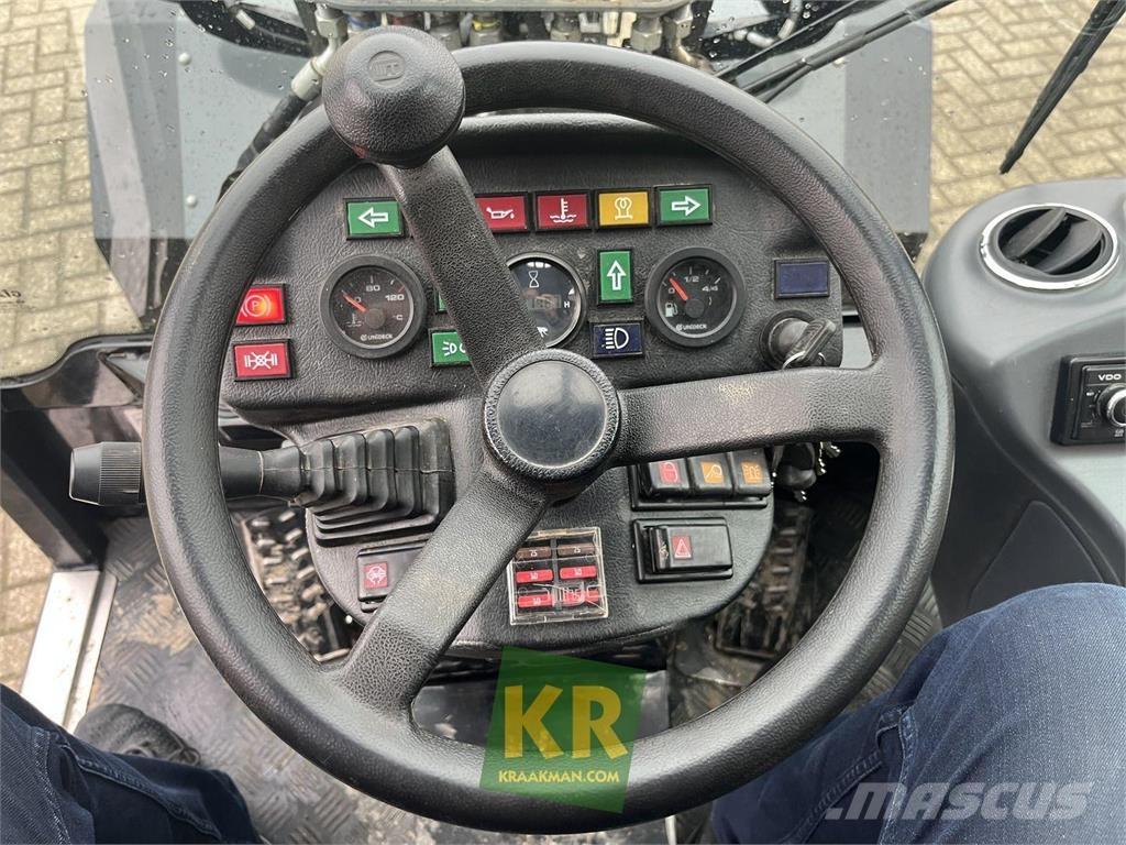 GiANT V5003 Front loaders and diggers