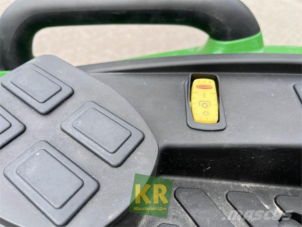 John Deere 4066M Compact tractors