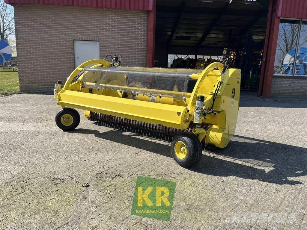 John Deere 630C Combine harvester heads