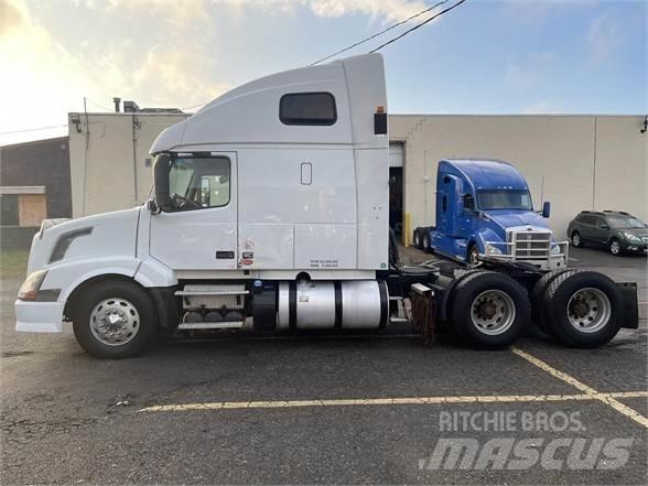 Volvo VNL64T670 Tractor Units