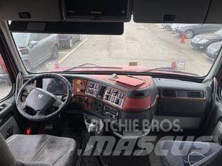 Volvo VNL64T730 Tractor Units