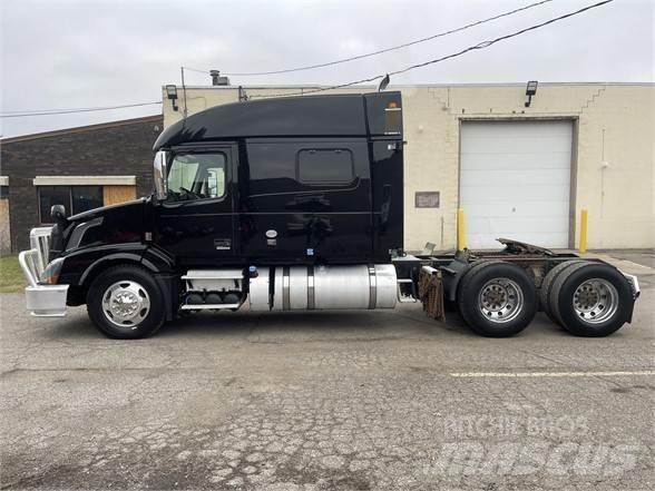 Volvo VNL64T730 Tractor Units