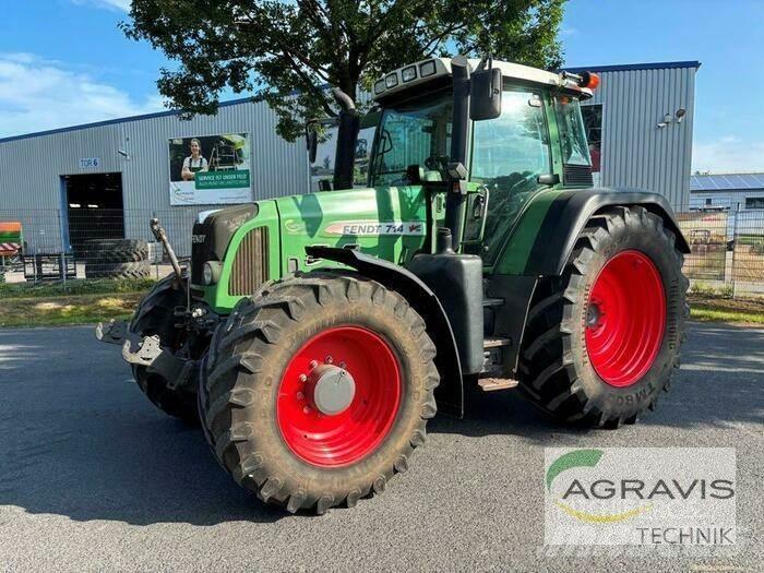 Fendt 714 VARIO Tractors