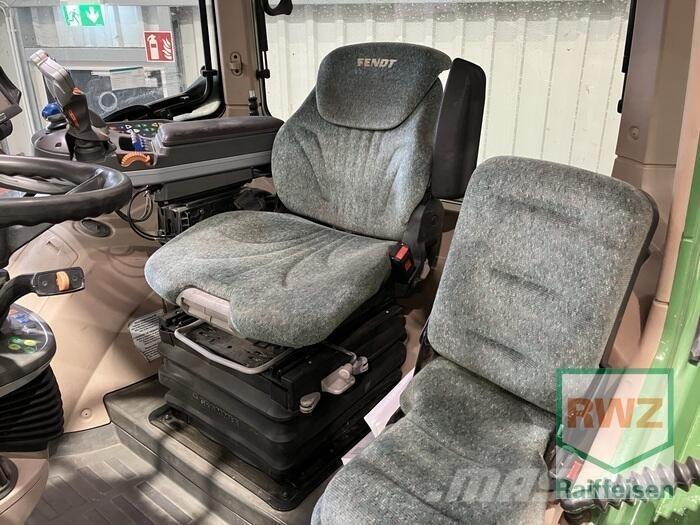 Fendt 724 Vario Tractors