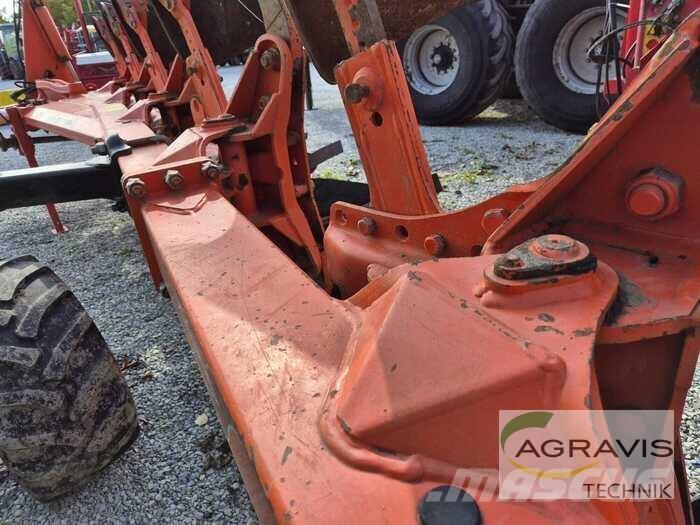 Kuhn VARI-MASTER 153 Reversible ploughs
