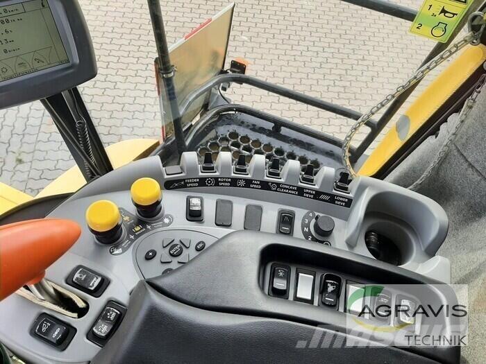 New Holland CR 960 Combine harvesters