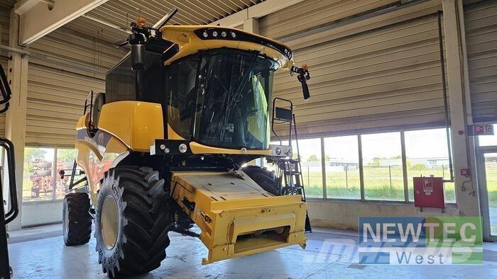 New Holland CX 5.80 Combine harvesters