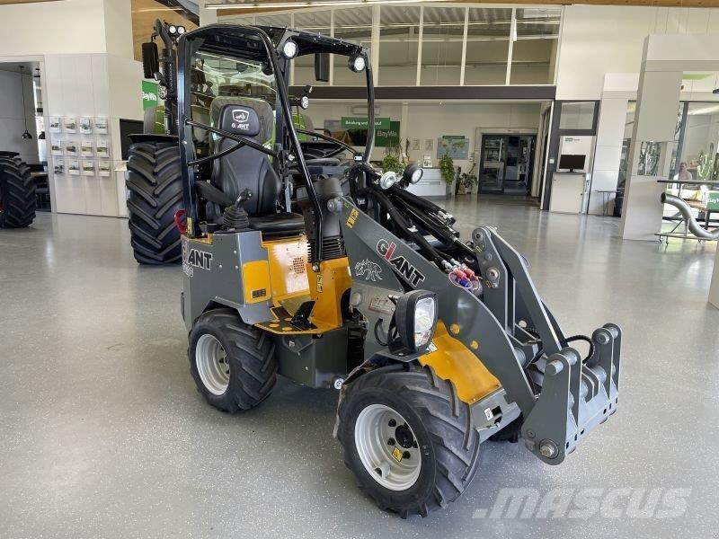 GiANT G1200 Skid steer loaders