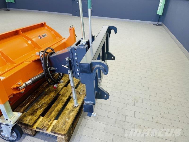 GiANT SK 180 Front loader accessories