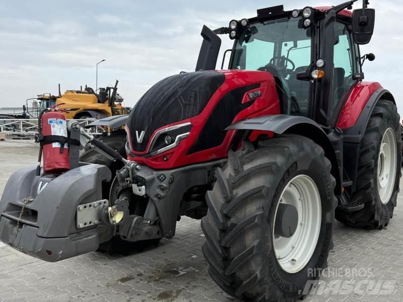 Valtra T235A Tractors