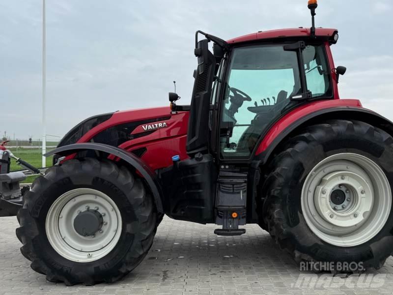 Valtra T235A Tractors