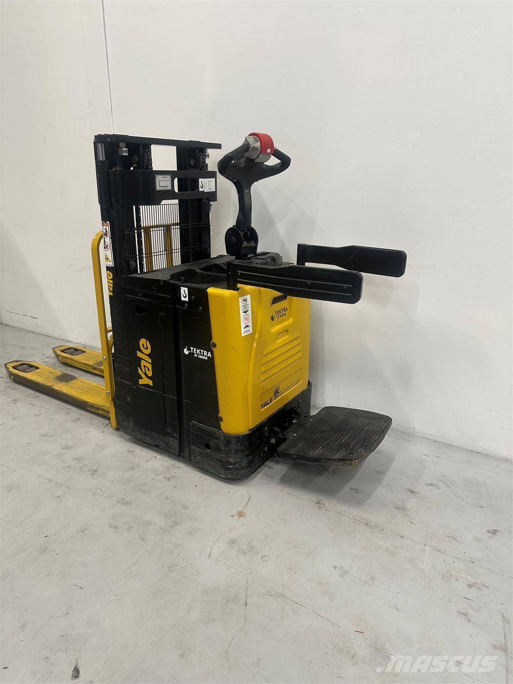 Yale MP20XD Self propelled stackers