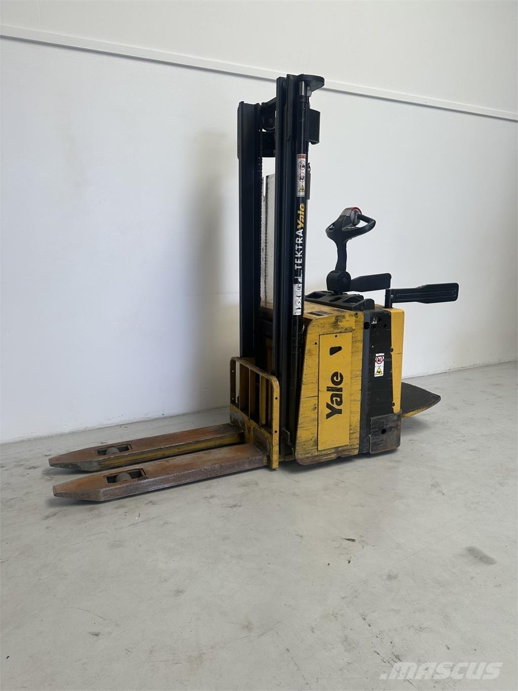 Yale MS15XIL Self propelled stackers