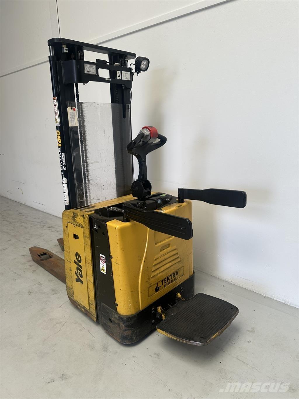 Yale MS15XIL Self propelled stackers