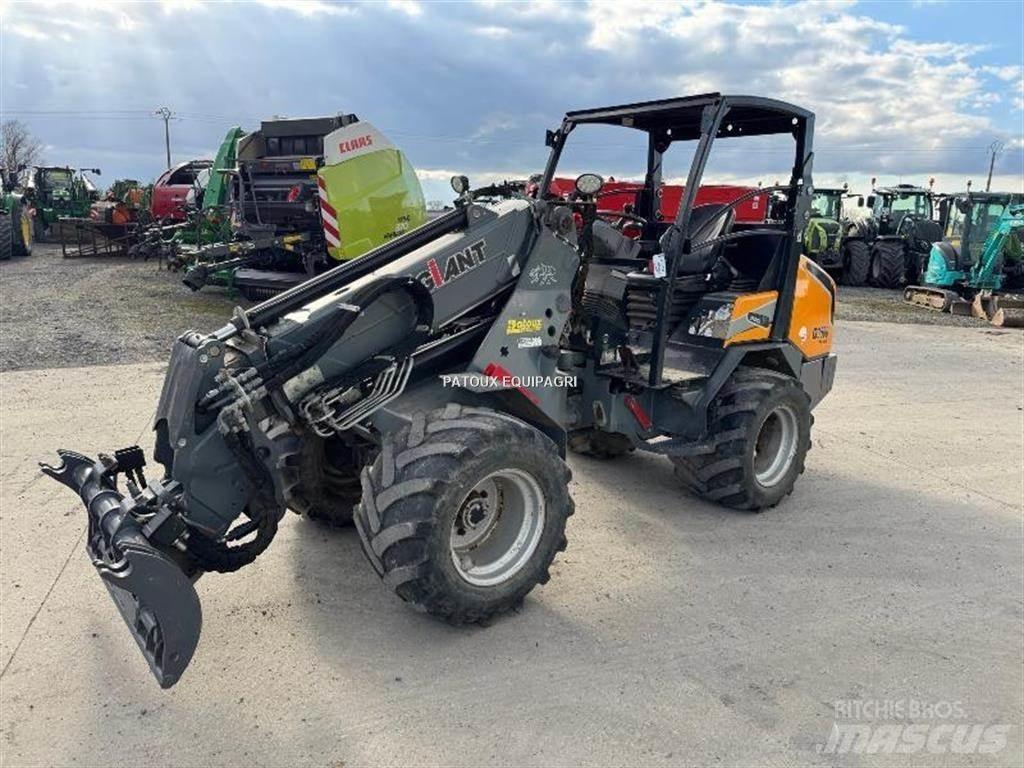 GiANT G3500 Mini loaders