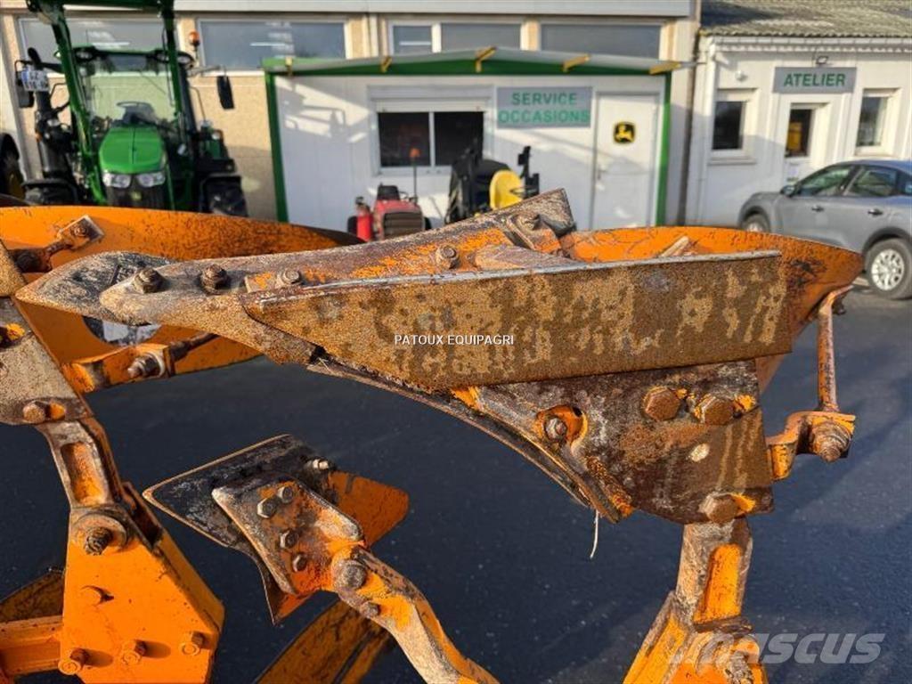 Huard 670 Conventional ploughs