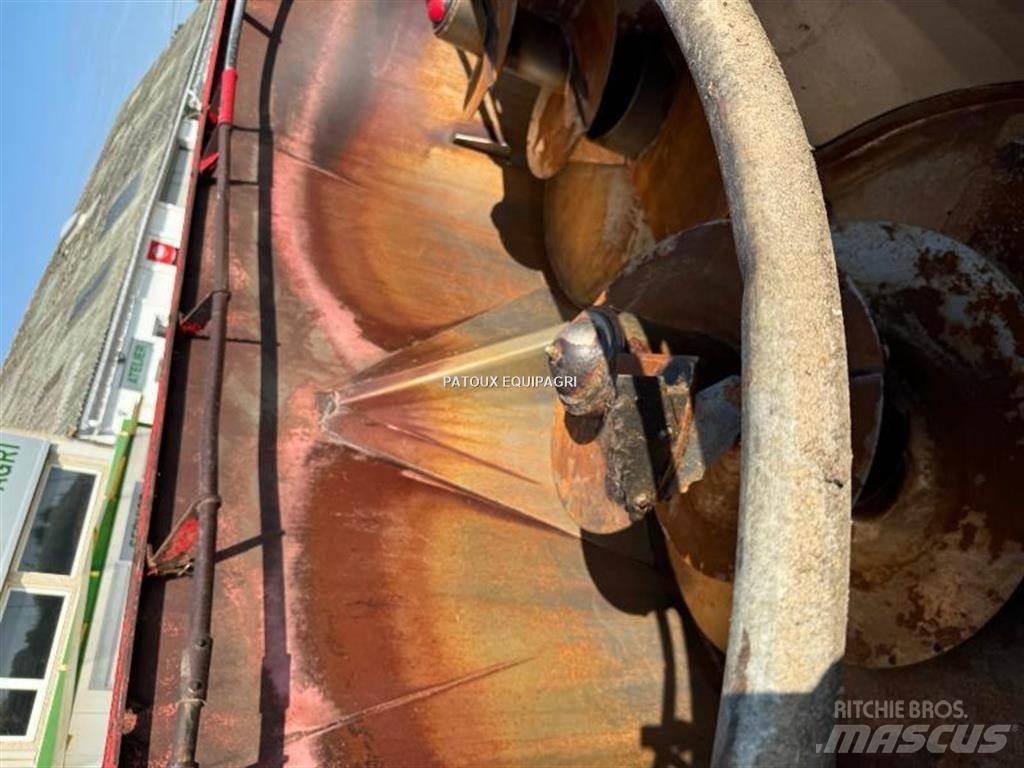 Trioliet 2-2000 Mixer feeders