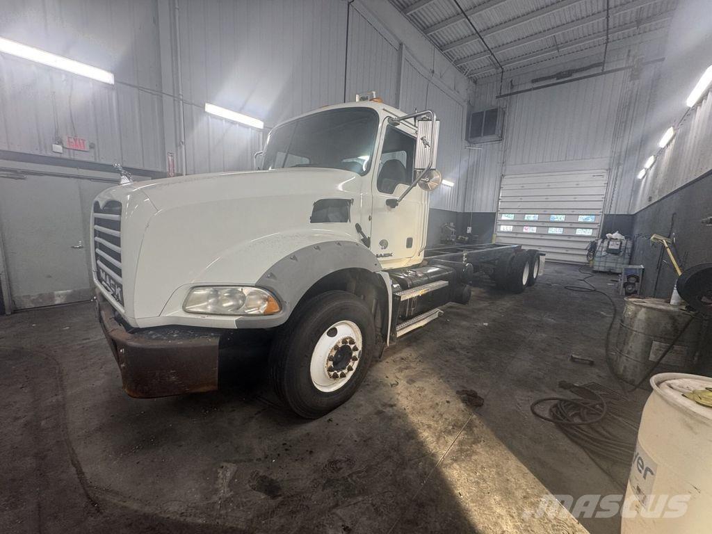 Mack GU813 Chassis Cab trucks