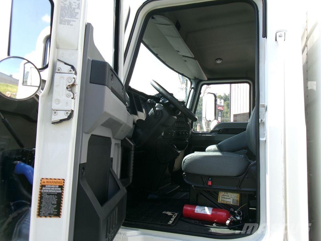Mack MD6 Box body trucks